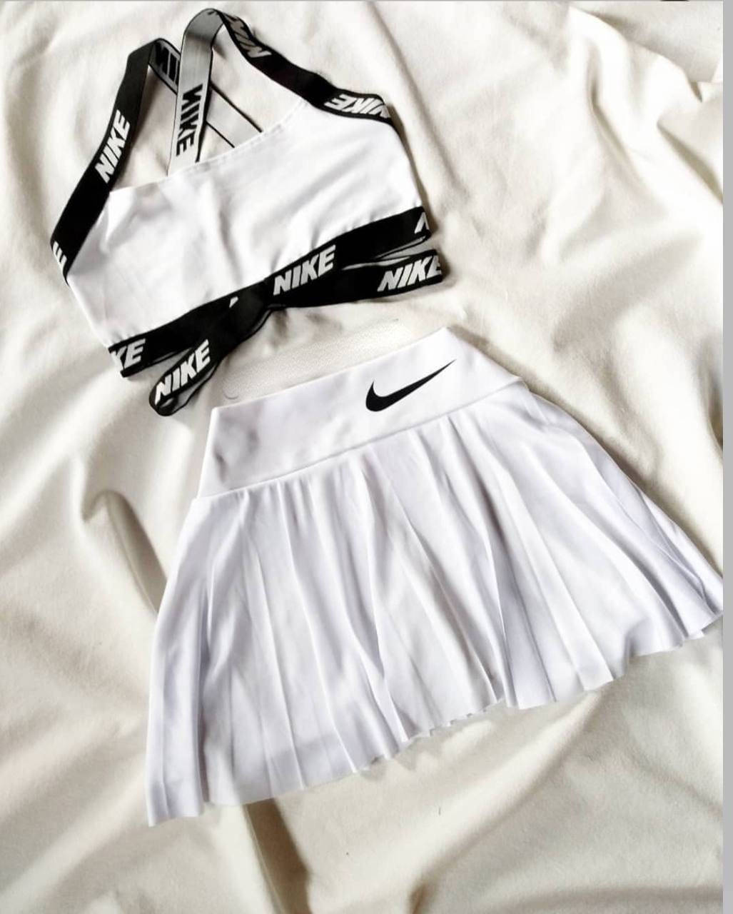 

Молодёжная плиссированная юбка-шорты Nike белый, 44