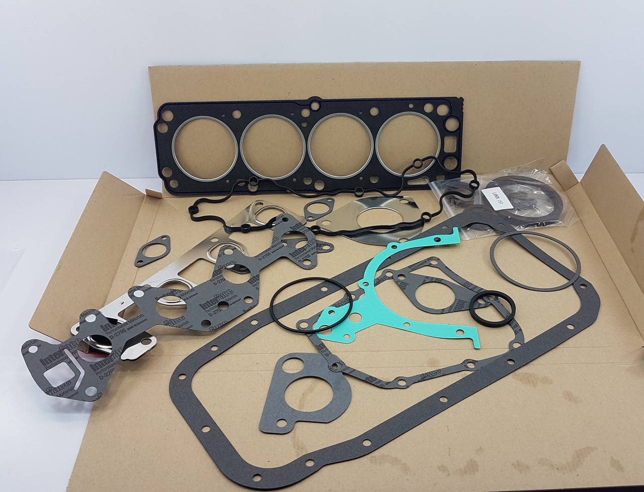 

Комплект прокладок двигателя Ланос 1.5 КАР Корея