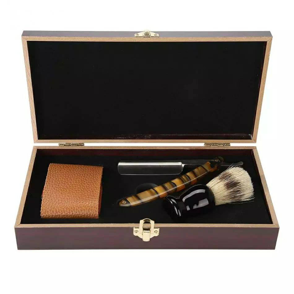 

Набор Для Бритья с опасной бритвой в подарочной коробке "VIP TOPMAN 52"