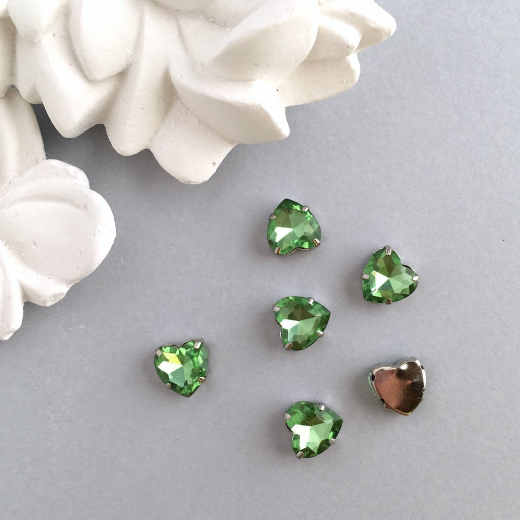 

Кристал Сердечко (кристалл сердечко) 10 мм. Салатовий (салатовый). Стрази в цапах (срібло)