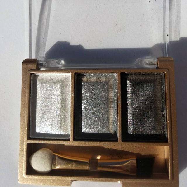 

Тени для век тройные перламутровые Romance Eyeshadow Y-33, № 001