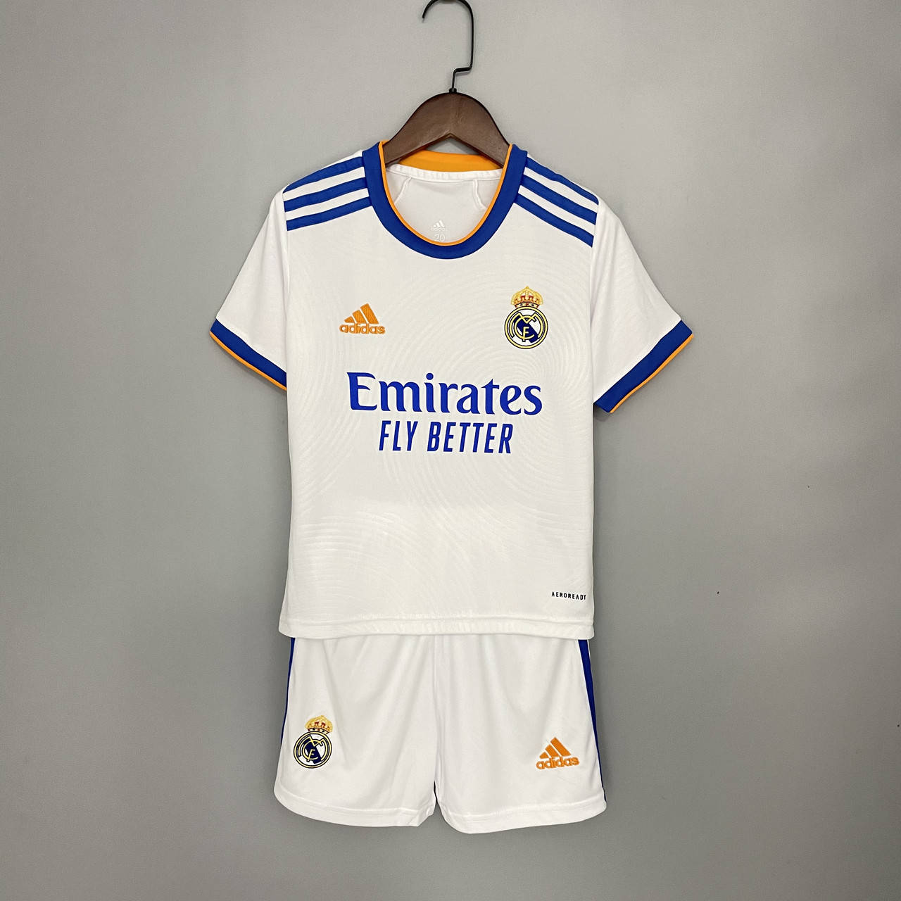 

Футбольная форма Реал Мадрид Real Madrid 2021-22 домашняя