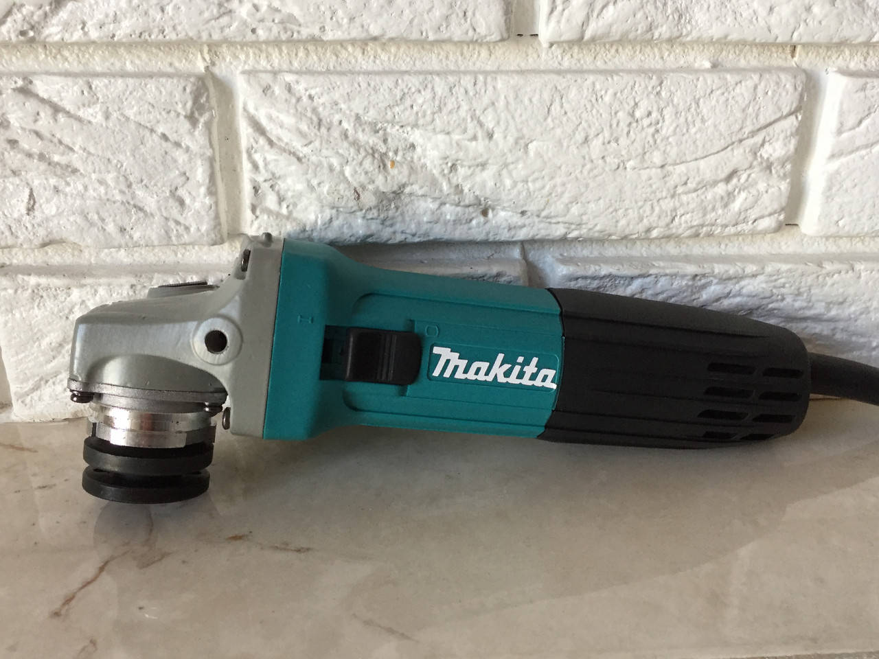 

Болгарка Makita GA5030 ( 720Вт _ 125мм )