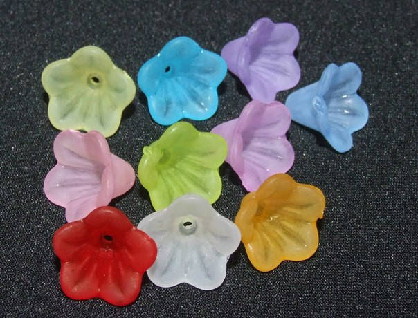 

Цветы. бусины акрил. размер 14 на 10 мм.