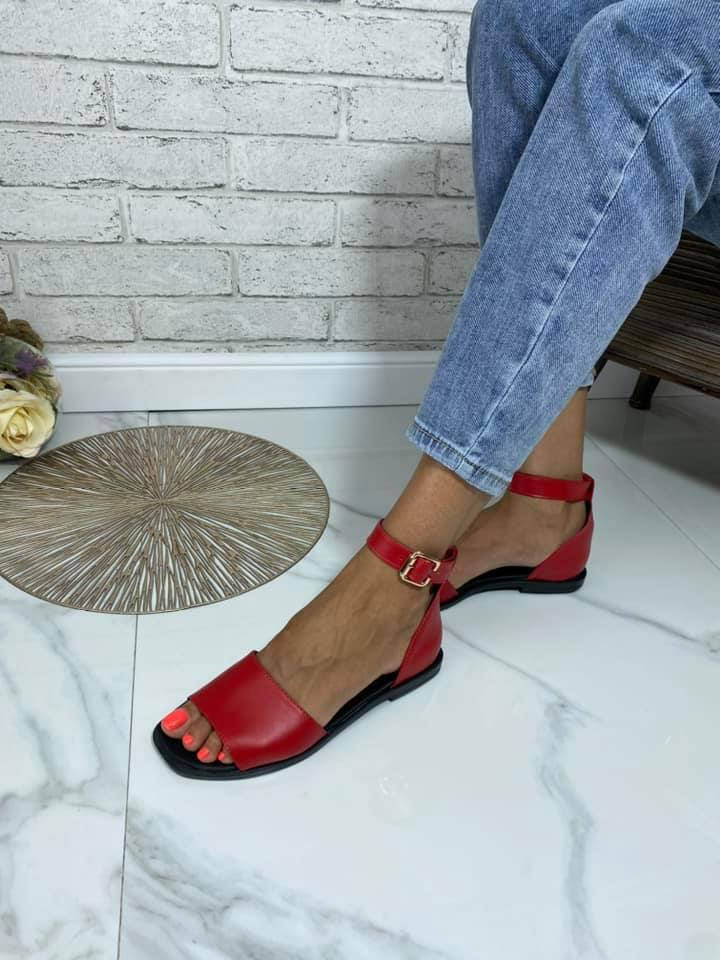 

Босоножки женские на низкой танкетке с закрытой пяткой натуральная кожа красные