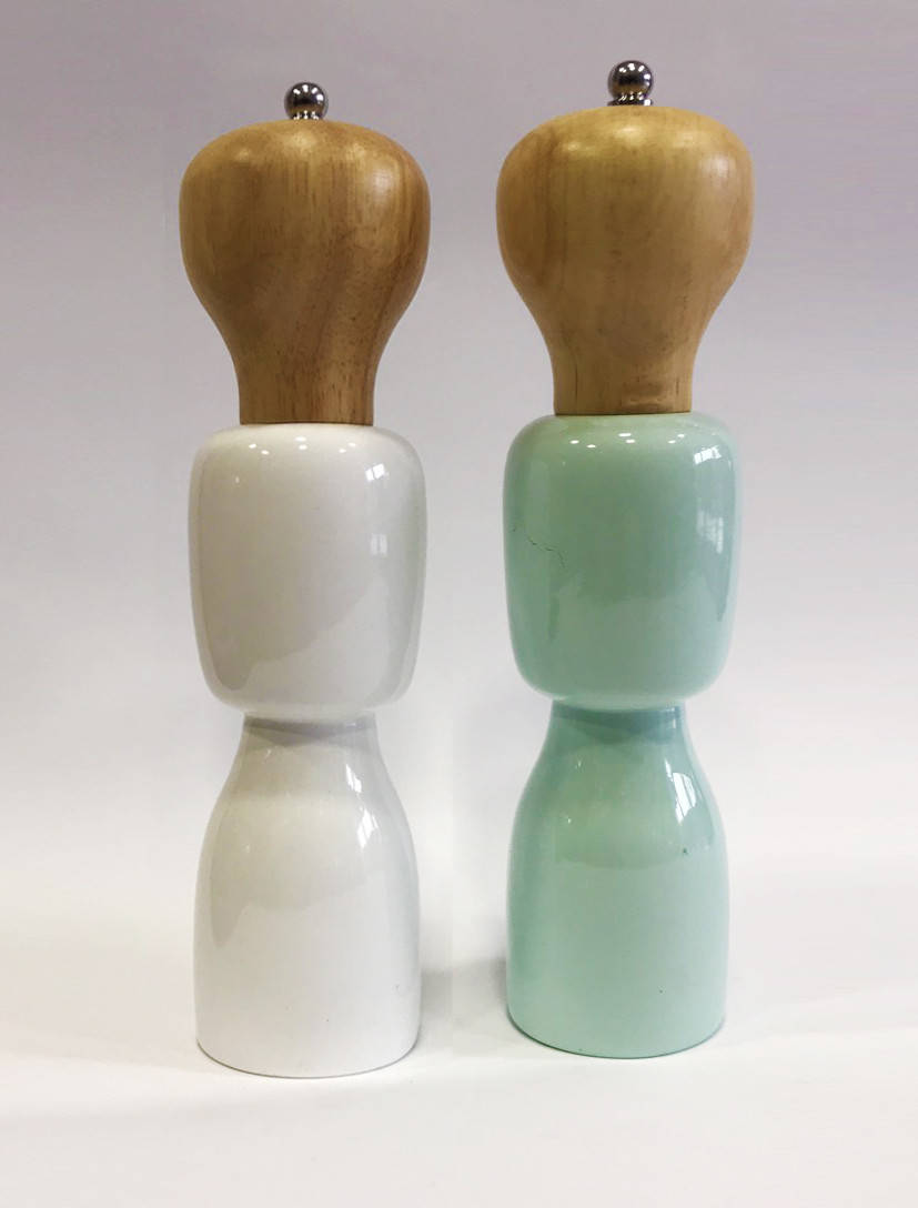 

Перцемолка дерево цветная 21 см