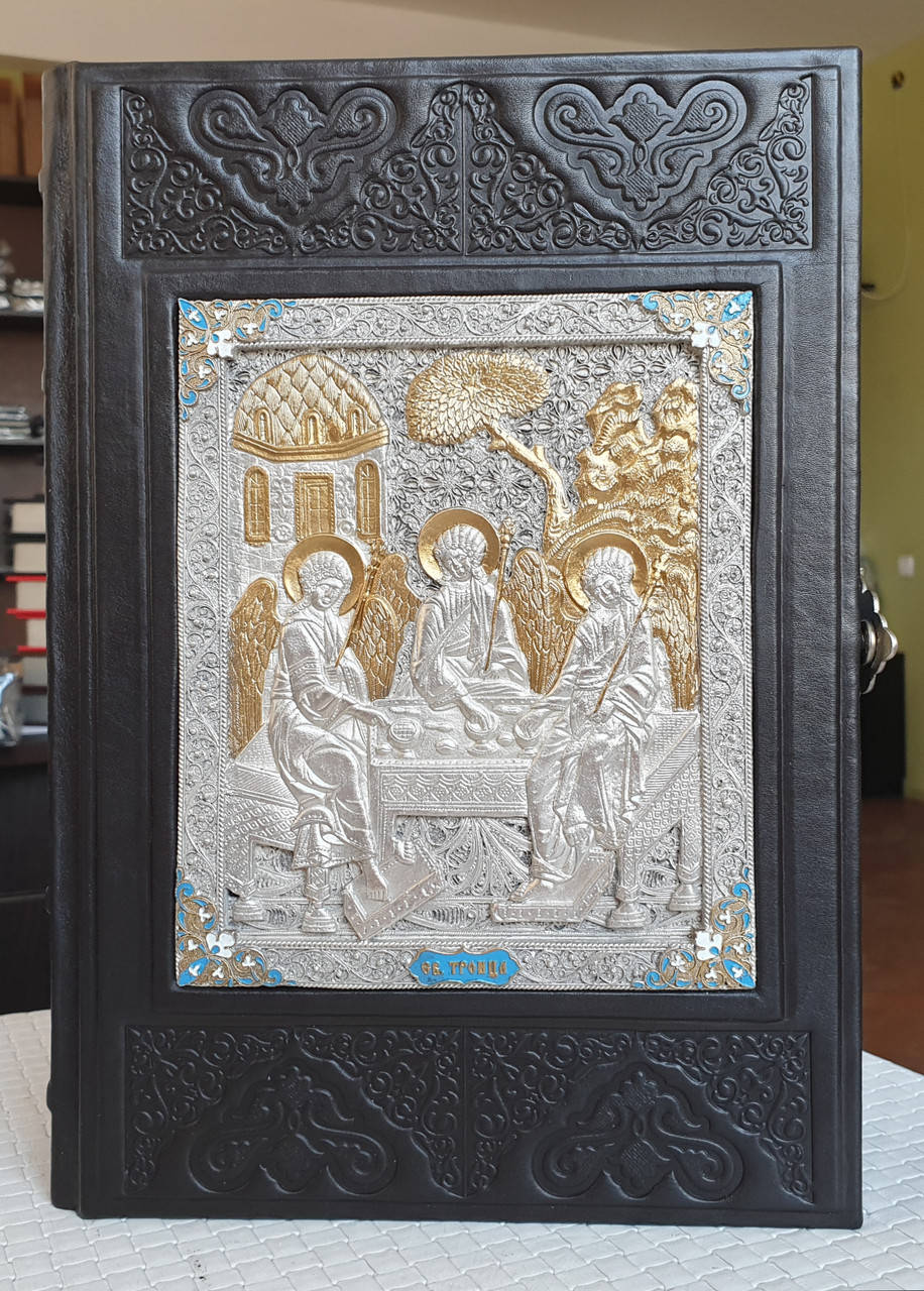 

Библия Подарочная книга в кожаном переплете на русском языке,накладка Тройца серебрение/позолота, размер 20*30