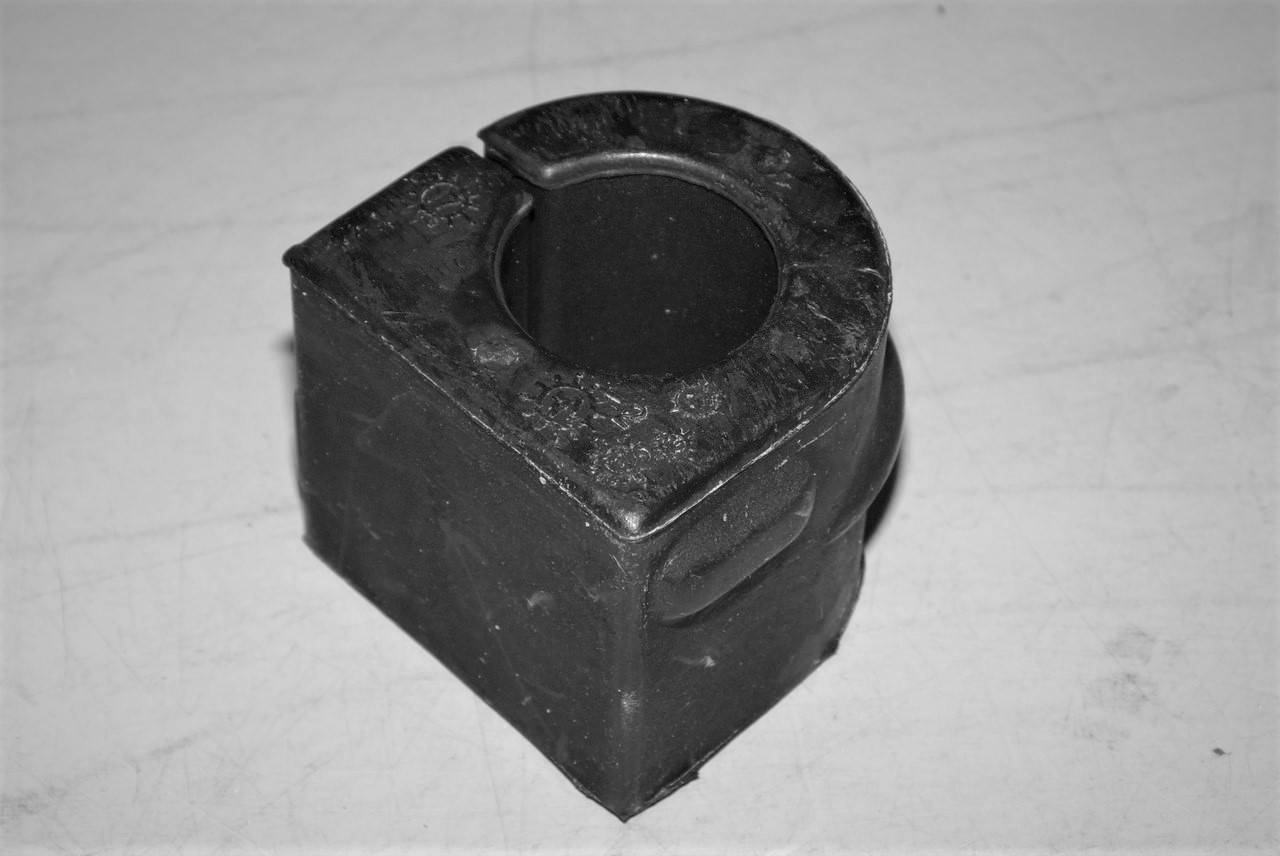 

Втулка стабилизатора ОПЕЛЬ Омега А Сенатор Б опора подушка Opel Omega A Senator B SWAG 40 61 0011