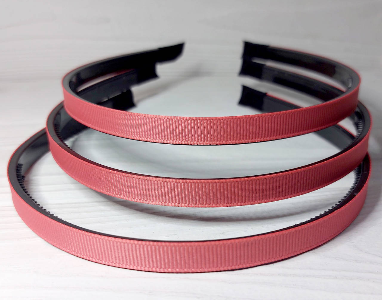 

Обруч пластик с зубчиками + репсовая лента (1см) Цвет - коралл