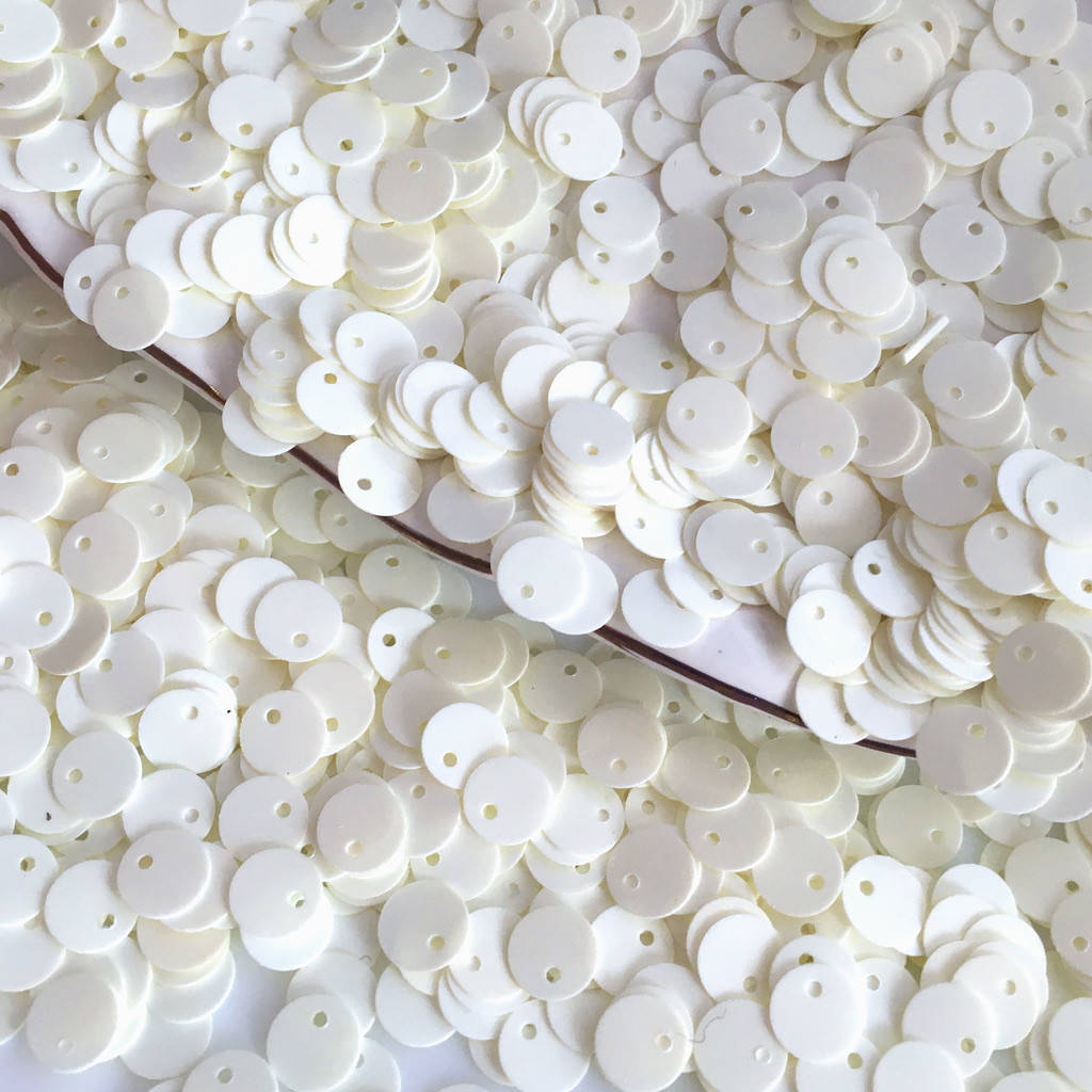 

Пайетки 6 мм. Смещенный центр. Айвори (фарфор). Упаковка 5 гр. (около шт)