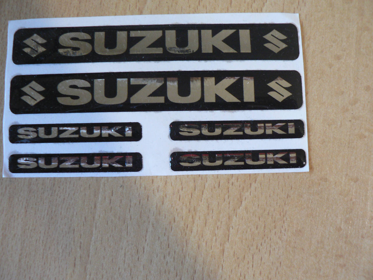 

Наклейка s маленькая Suzuki набор 6шт силиконовая надпись эмблема Сузуки на авто