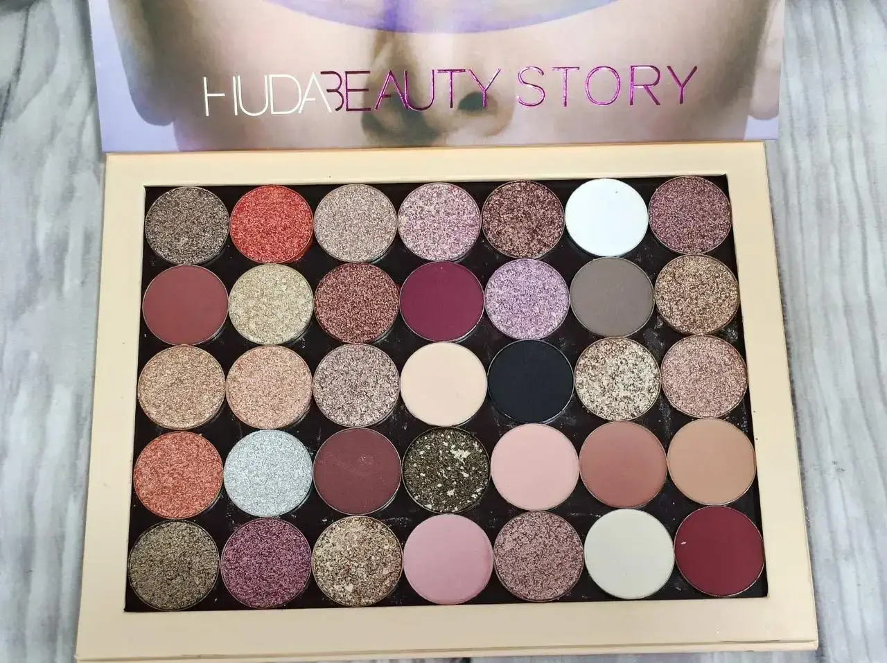 

Палетка теней Huda Nude New Story Mertcury Retrograde