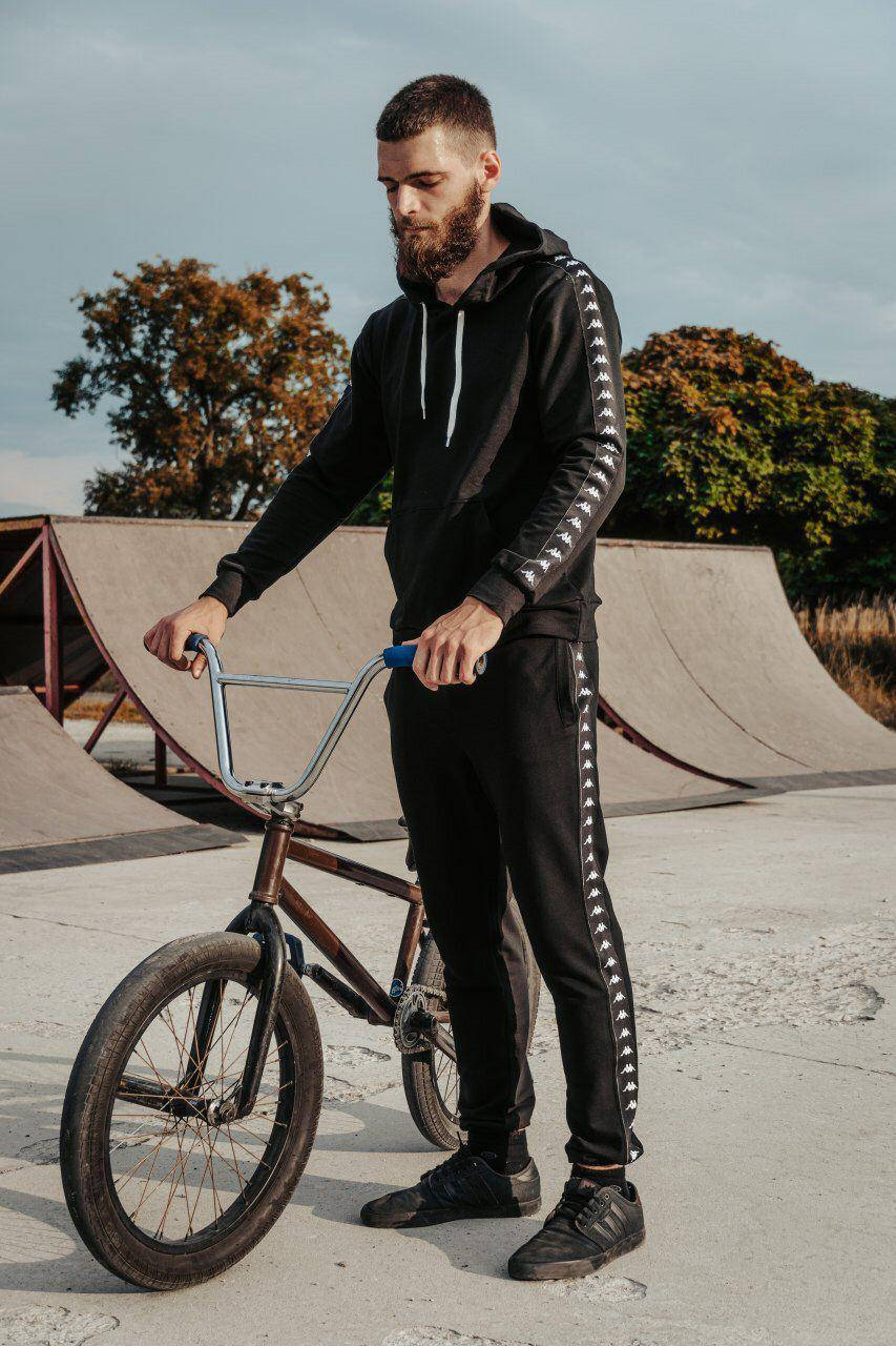 

Мужской спортивный костюм (KAPPA) с лампасом M