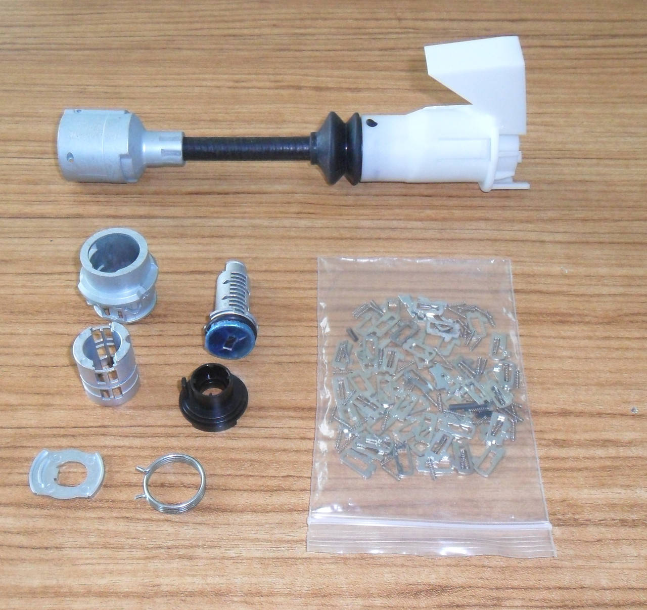 

Замок капота (личинка) FORD FOCUS C-Max 03-07 FSE 11-340-008