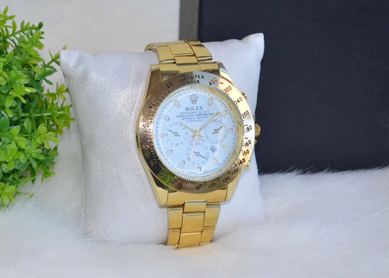 

Мужские часы золотистые.