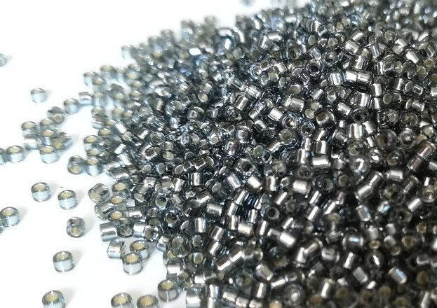 

Японський бісер Miyuki Delica 11/0 DB0048 - Silver Lined Grey