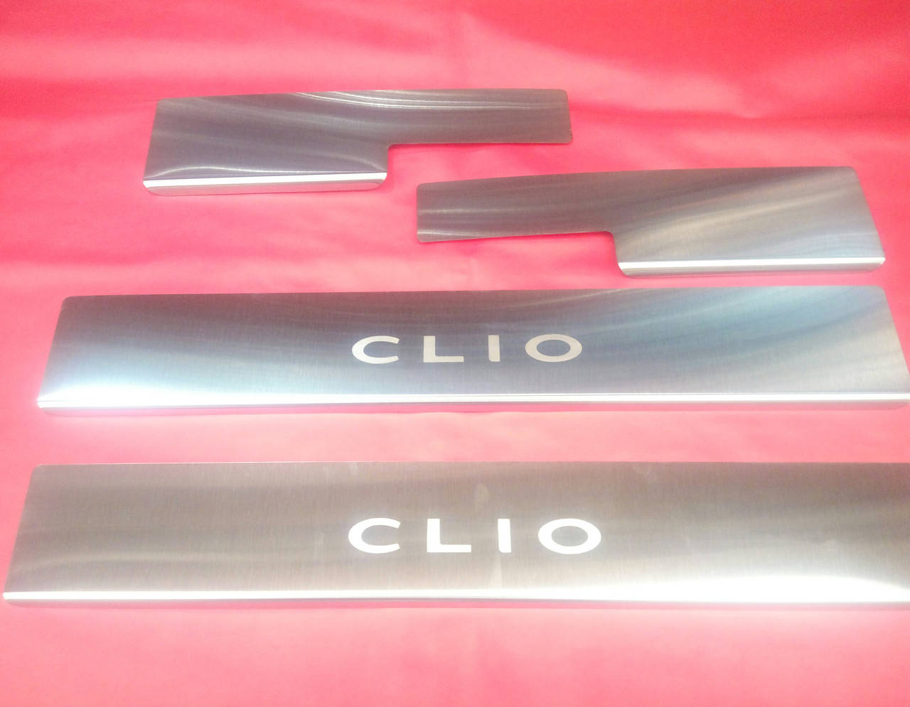 

Накладки на пороги Renault Clio 3 2005-2012