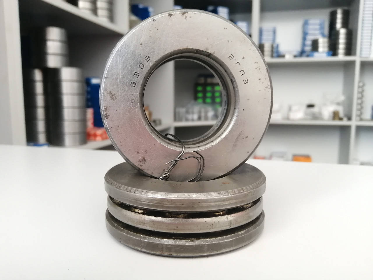 

Подшипник 51309 (8309) 2 ГПЗ(СССР), 45х85х28 мм, шариковый упорный