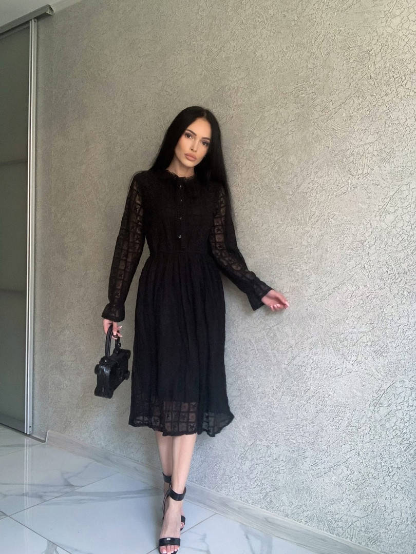 

Нежное гипюровое платье женское на подкладе с длинным рукавом Цвет черный 1907