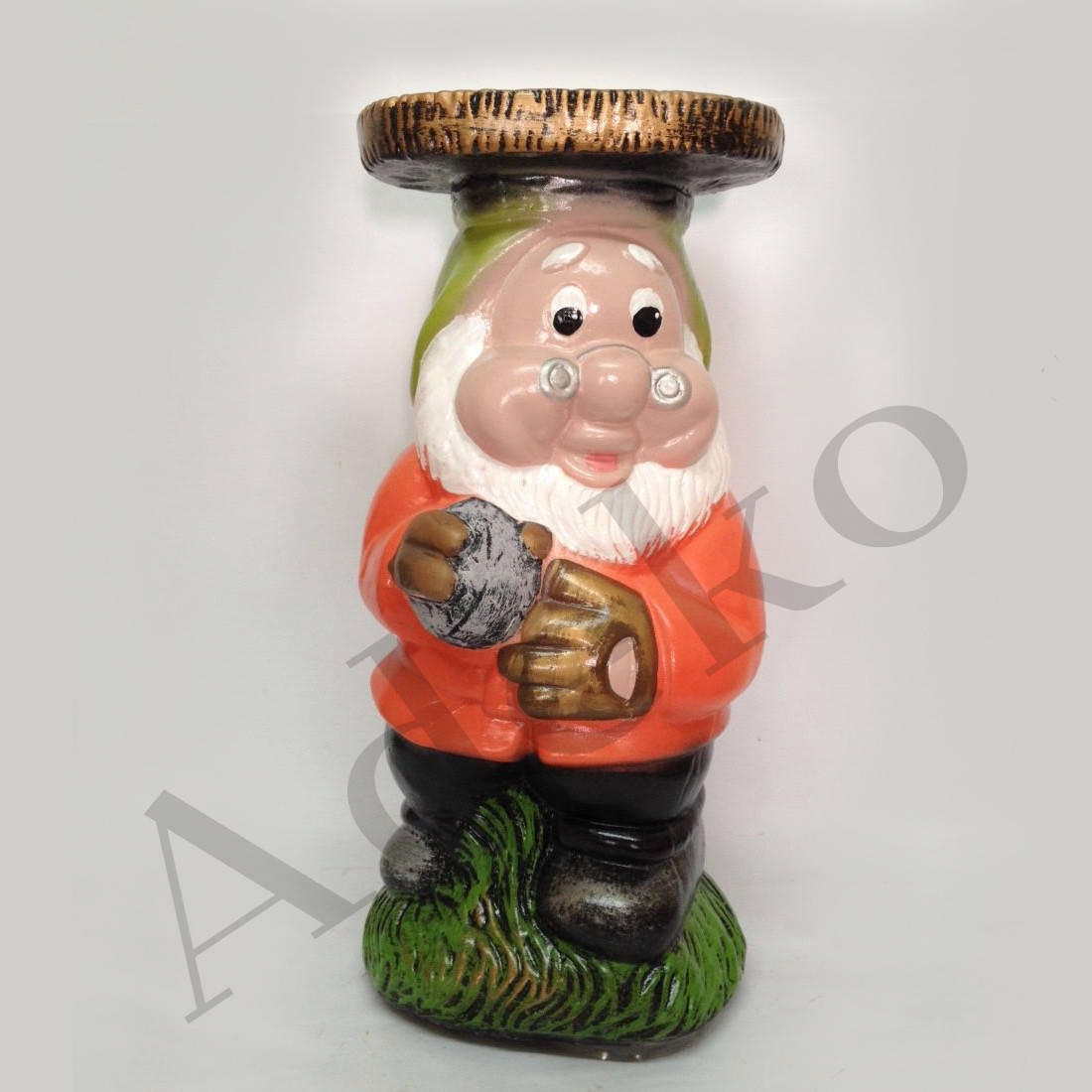 

Фигурка для дачи Гном с подставкой 40 см, Разные цвета