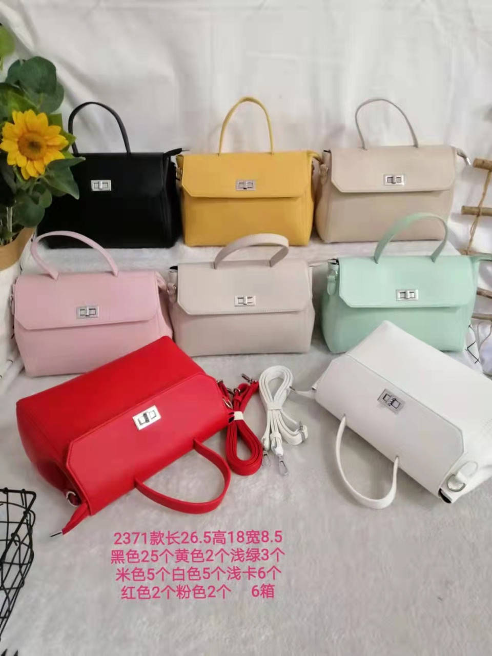 

Сумочка женская кросс-боди стильная на замочке с длинным ремешком 26,5*18 см в разных цветах Zhenya, Разные цвета