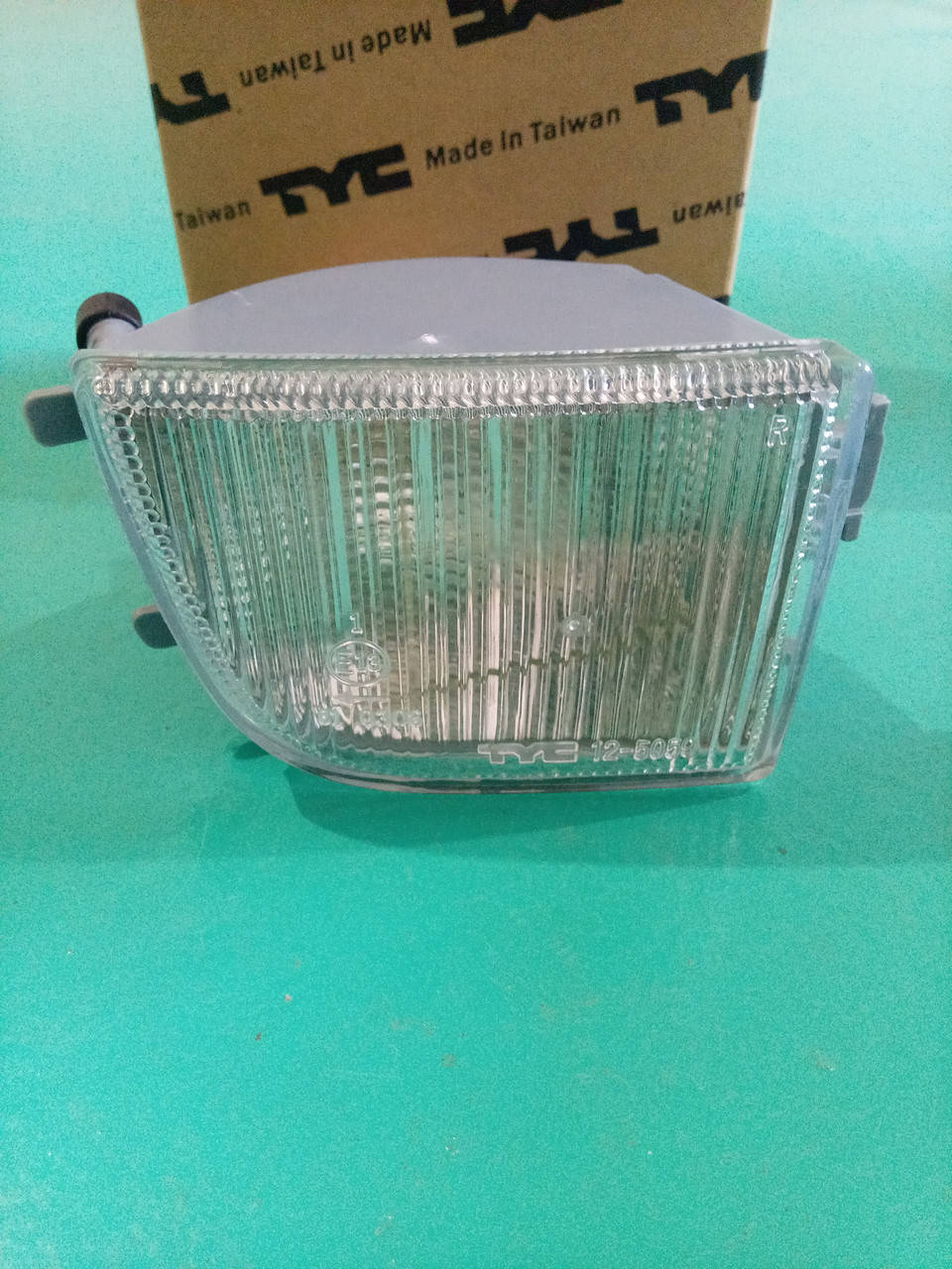 

Указатель поворота передний в бампер правый белый Фольксваген Пассат Б3-Б4. 1988-1997