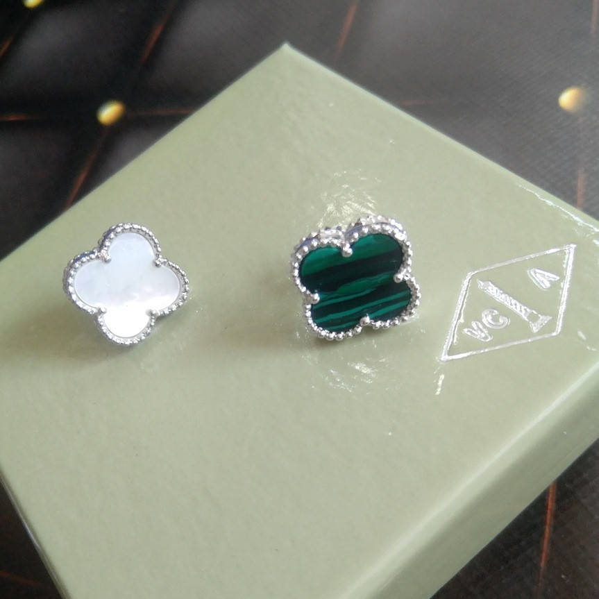 

Серьги Van Cleef Magic Alhambra 1 мотив