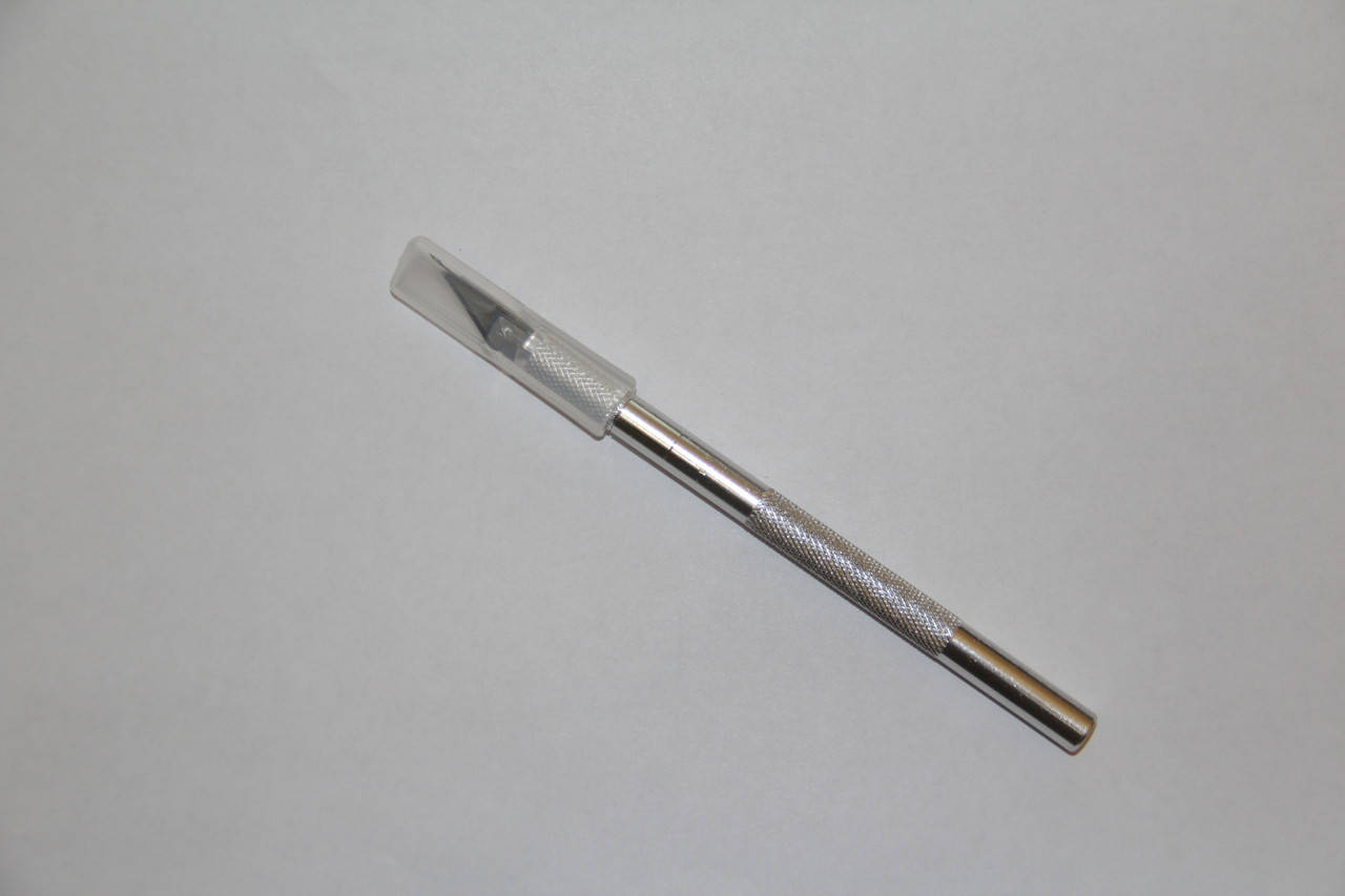 

Нож макетный со сменным лезвием