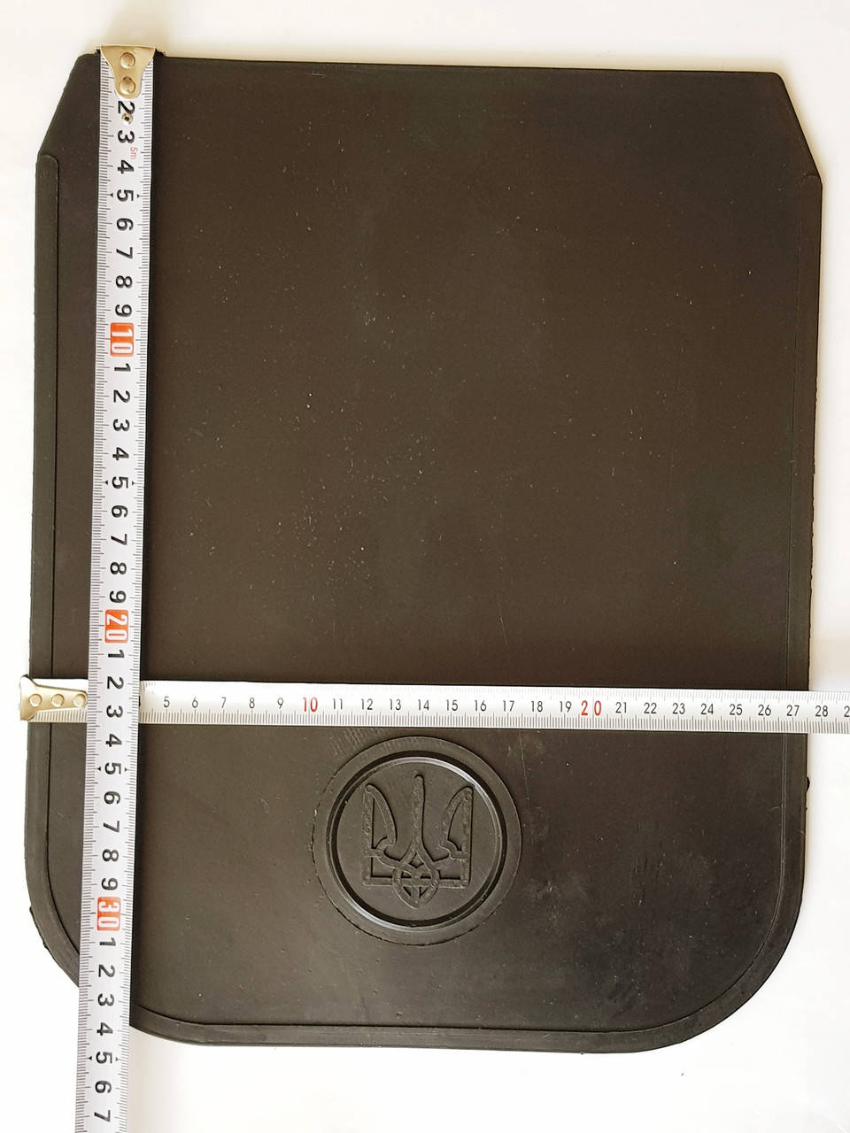 

Брызговик резиновый, универсальный, "тризуб" 34х28 см.