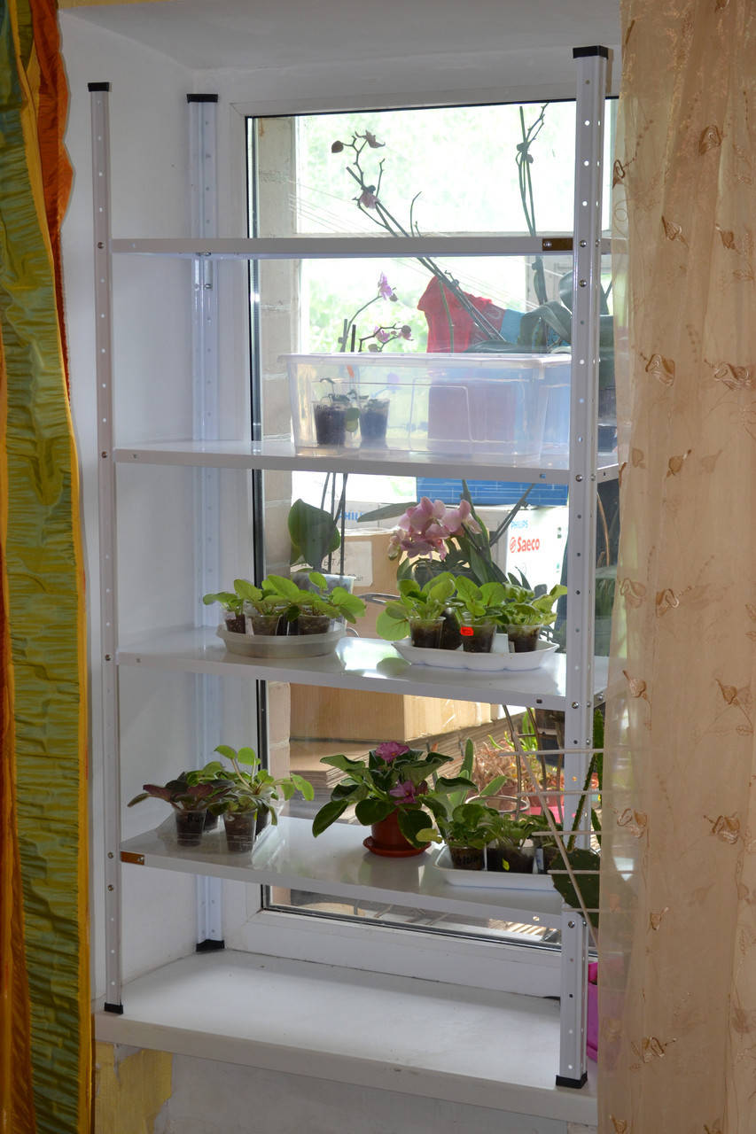 

Стеллаж металлический, подставка для цветов на 4 полки