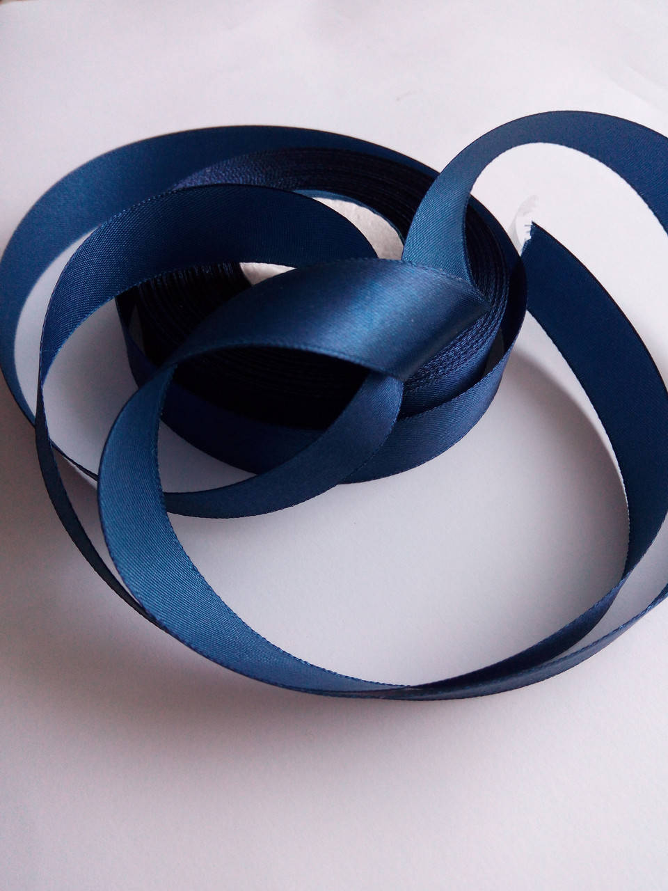 

Лента атласная синяя 2 см