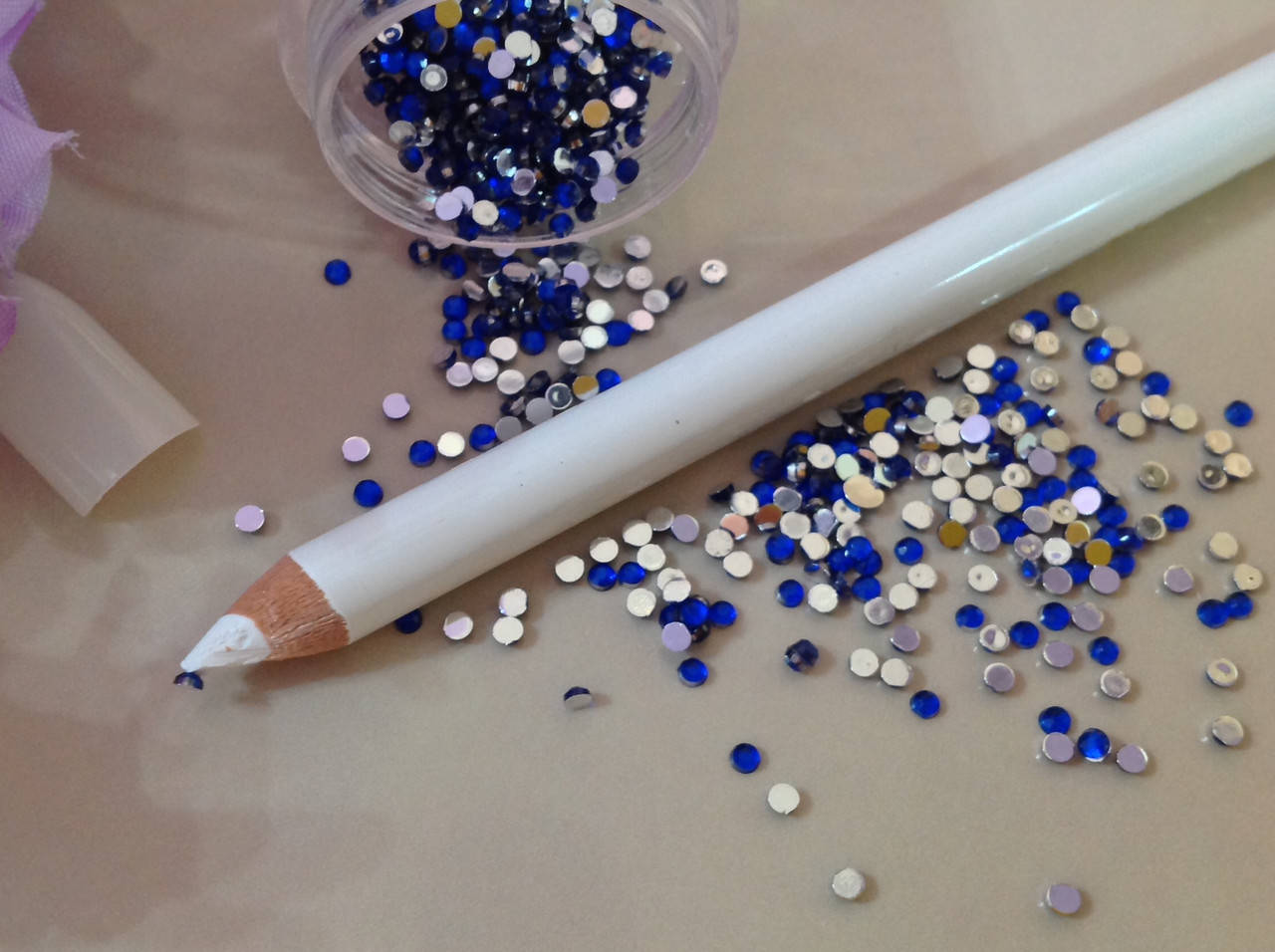 

Липкий восковый карандаш для страз, жемчуга и кристаллов