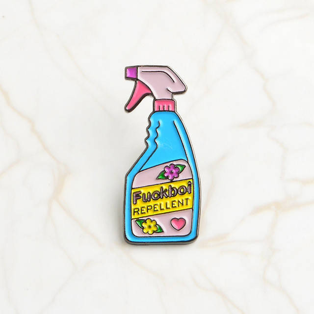 

"Опрыскиватель F*ckboi repellent" значок (пин) металлический