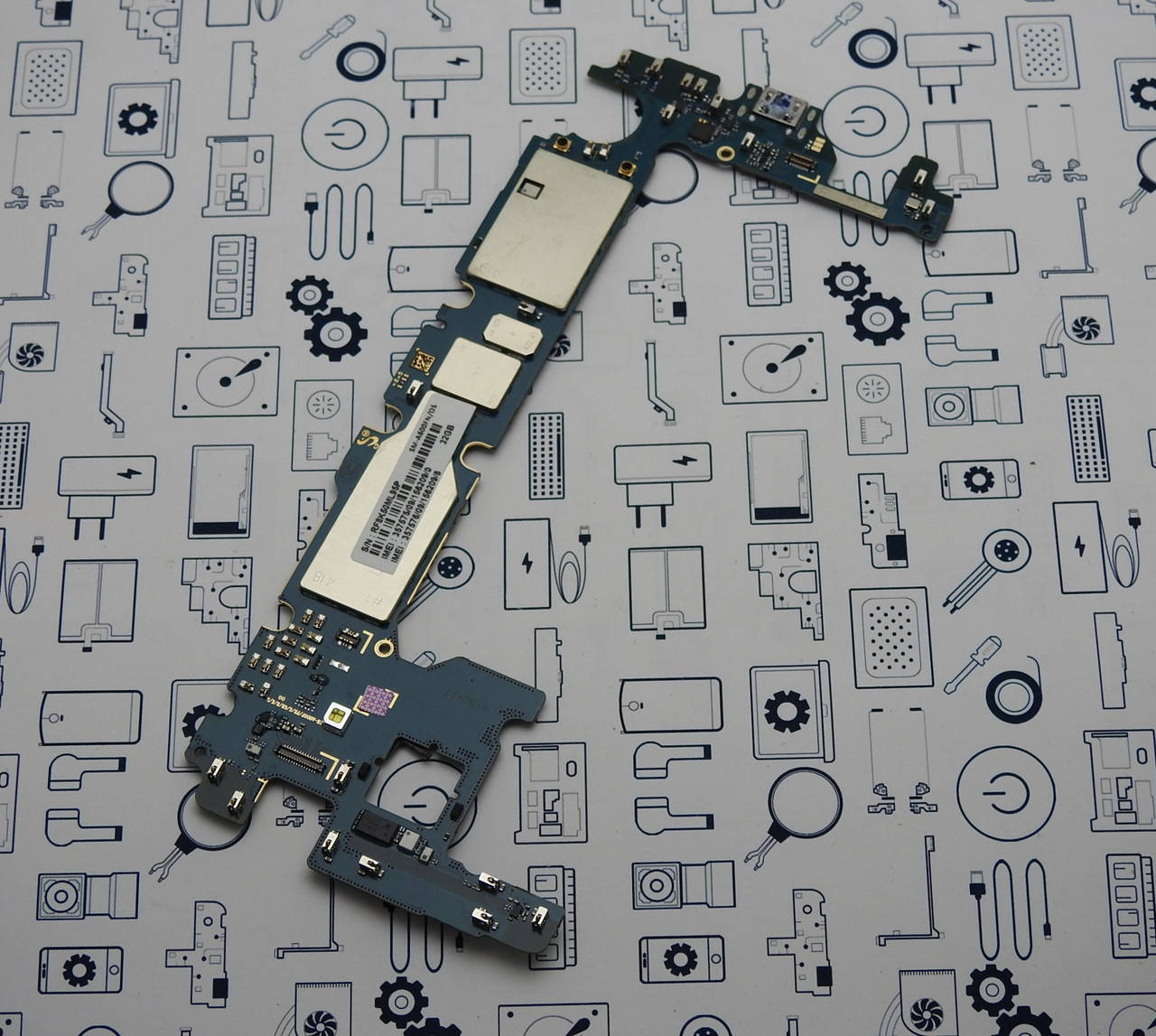 

Материнская плата Samsung A6 2018 SM-A600FN 3/32Gb UACRF оригинал с разборки (100% рабочая)