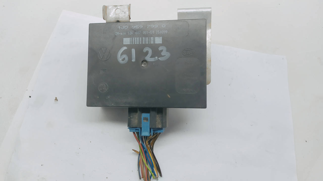 

Блок комфорта Volkswagen Passat B5, Golf 4, Пассат Б5, Гольф 4. 1J0959799Q