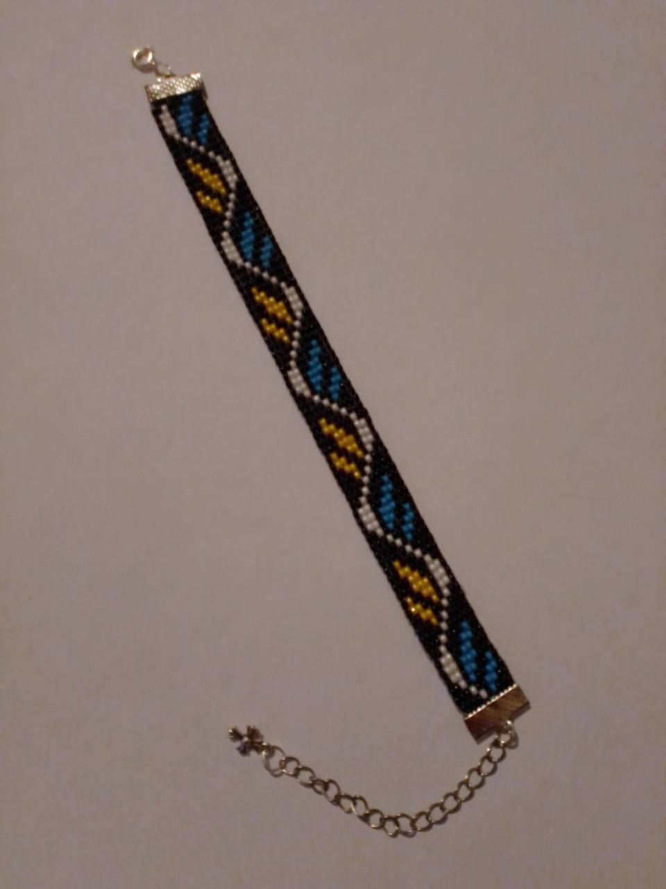 

Браслет з бісера " Рослинний орнамент" ( Кольори держпрапора)