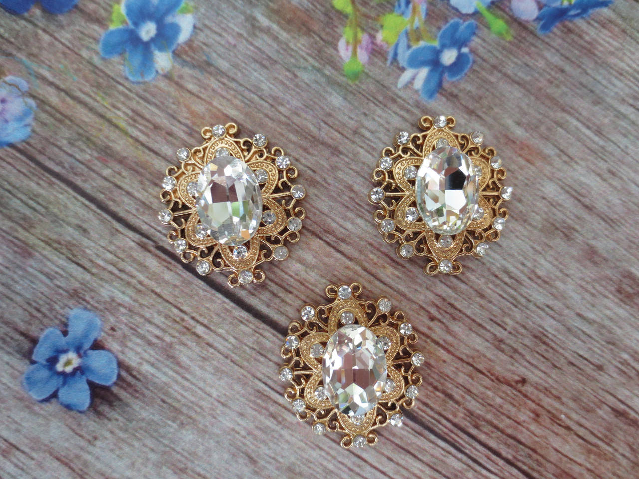 

Металлический клеевой декор, 27х24 мм, цвет оправы ЗОЛОТО, цвет камня ПРОЗРАЧНЫЙ, 1 шт, Белый