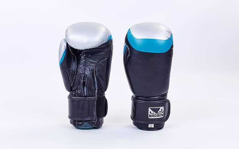 

Перчатки боксерские кожаные на липучке BAD BOY MA-5433-BK1 (р-р 10-12oz, черный-синий-серый)