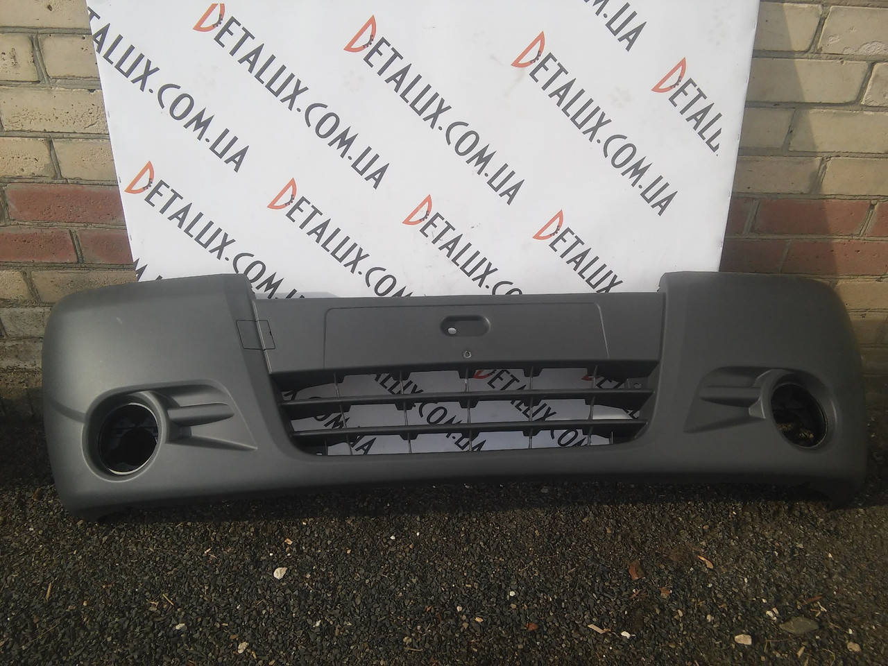 

Бампер передний на Opel Vivaro под туманки 2006-2014 рр (Новый) 8200011389, 8200011390, 8200011391, 8200011392