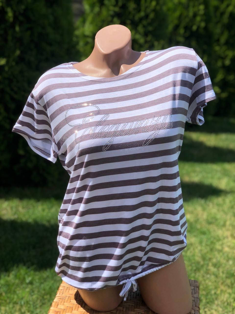 

Женская футболка в полоску с накаткой из камней 58