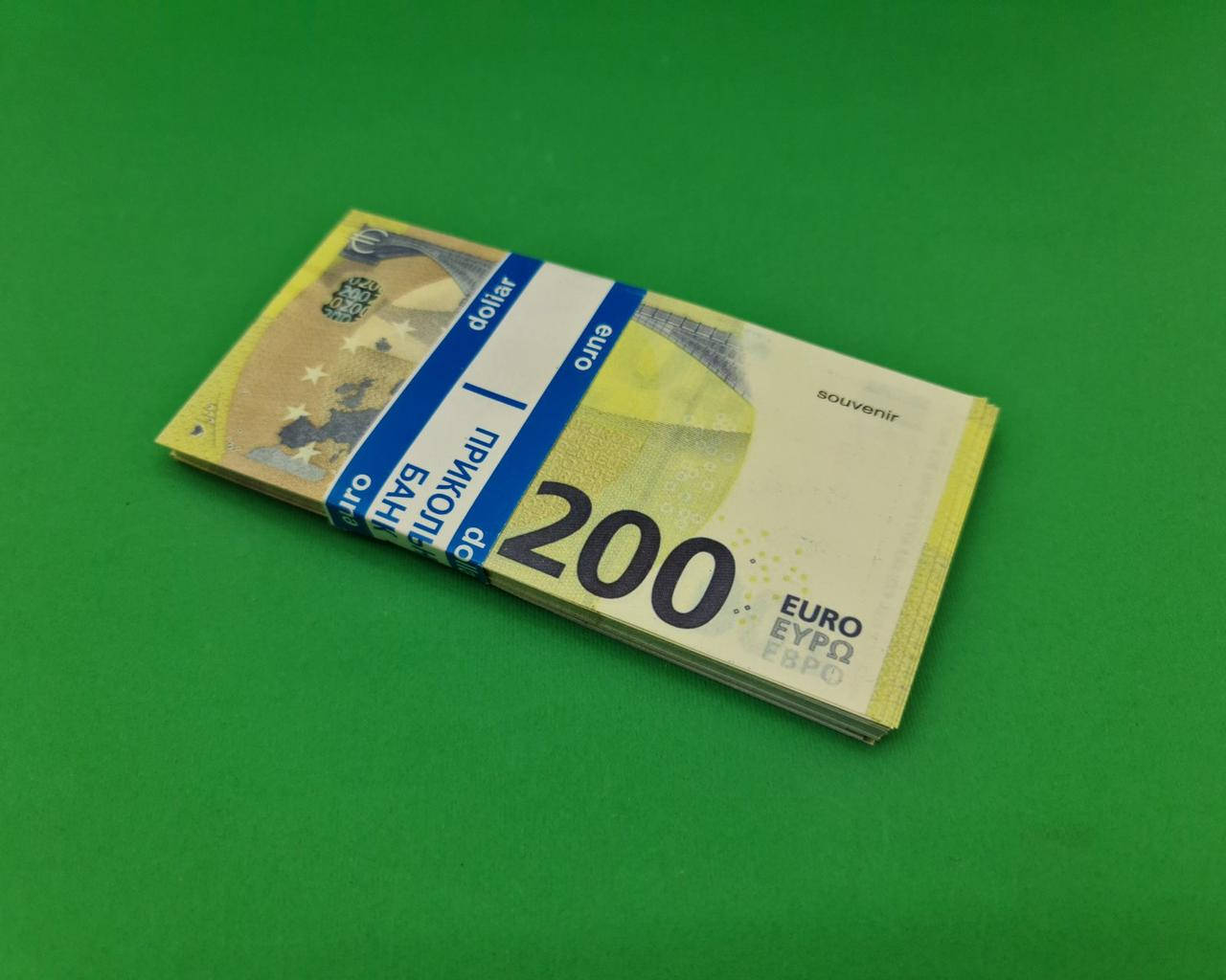 

Деньги сувенирные подарочные 200 евро