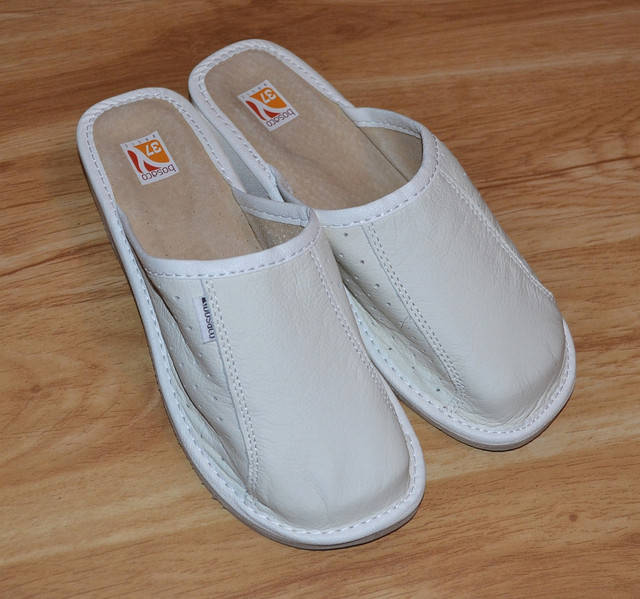 

Тапочки кожаные (женские), Белый