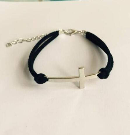 

Двухслойный браслет черный с серебристым крестом