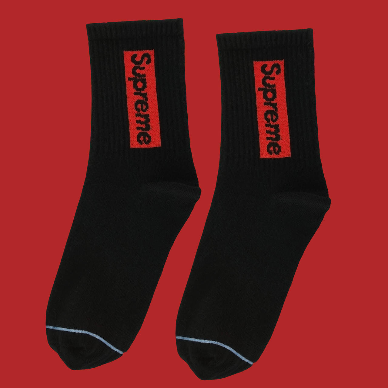 

Носки черные с принтом "Supreme"