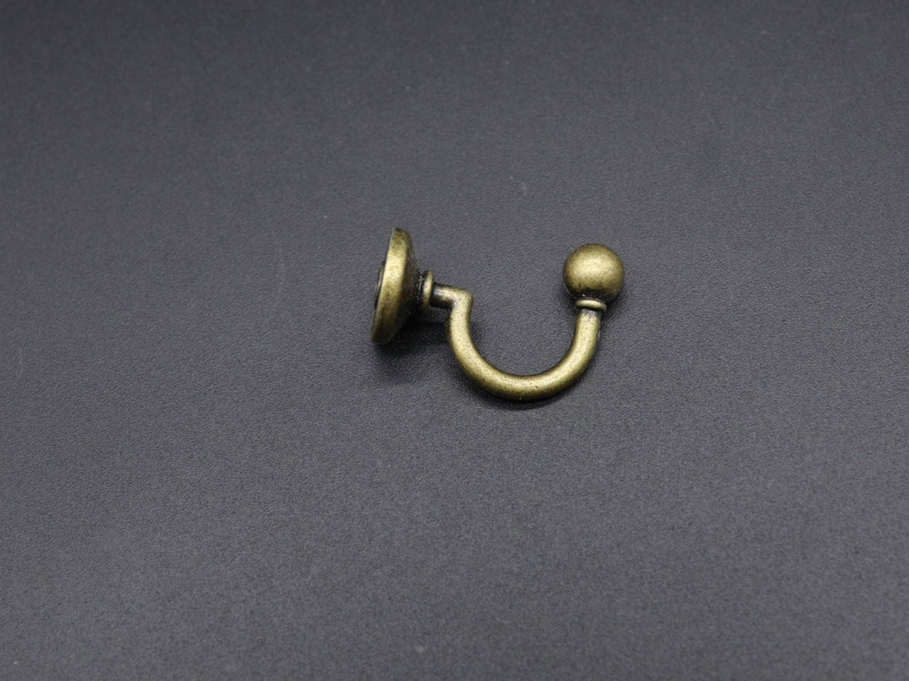 

Крючок для мебели. 34х25мм
