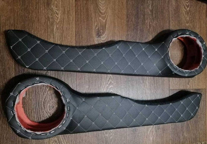 

Карманы на Ваз 2115 (подиумы) усиленный перешит белой ниткой.