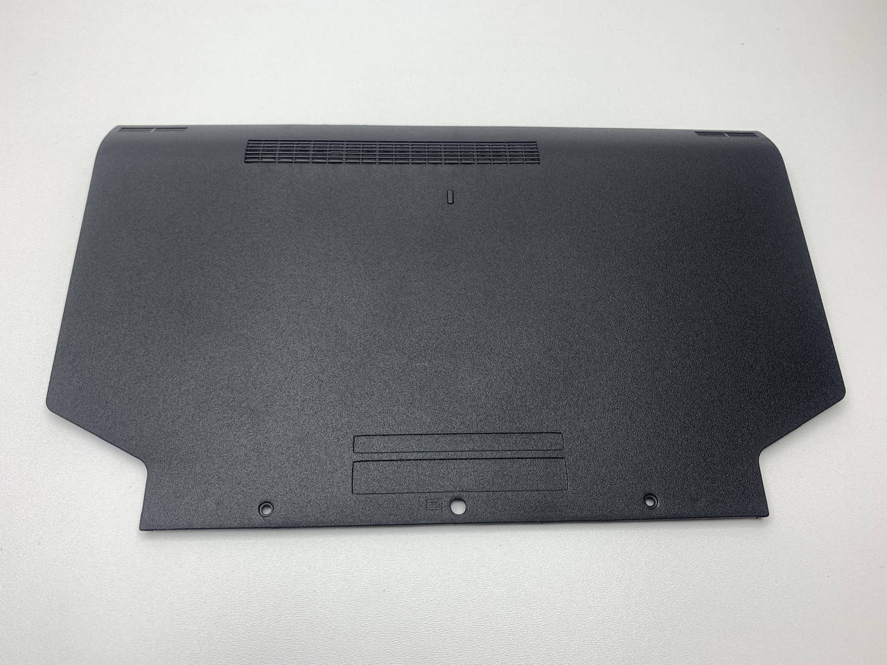 

Dell latitude E5530 Корпус E (Сервисный люк) нов