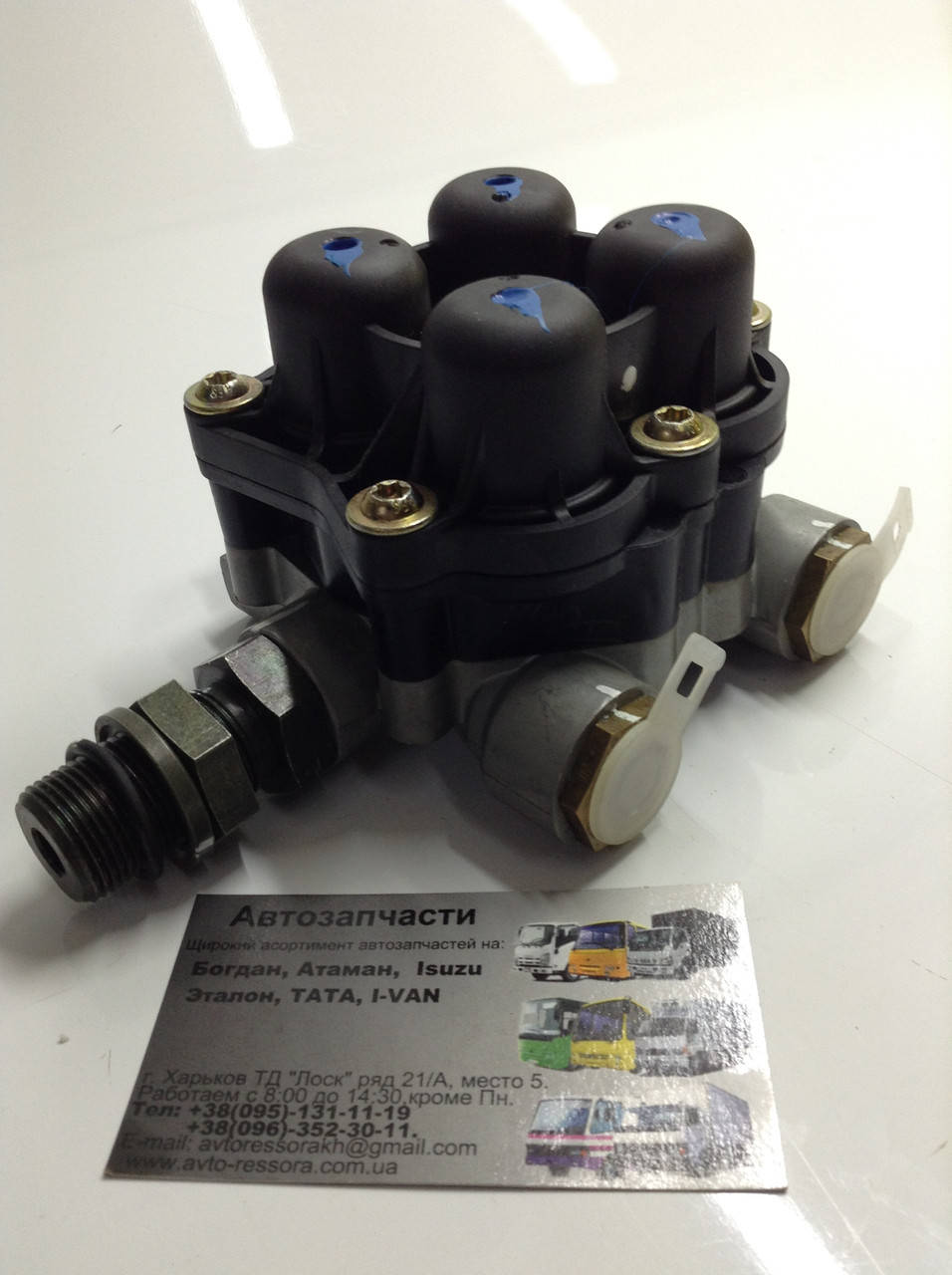 

Клапан четырехконтурный защитный пневмосистемы тормозов TATA (613 EIII, 1618) оригинал