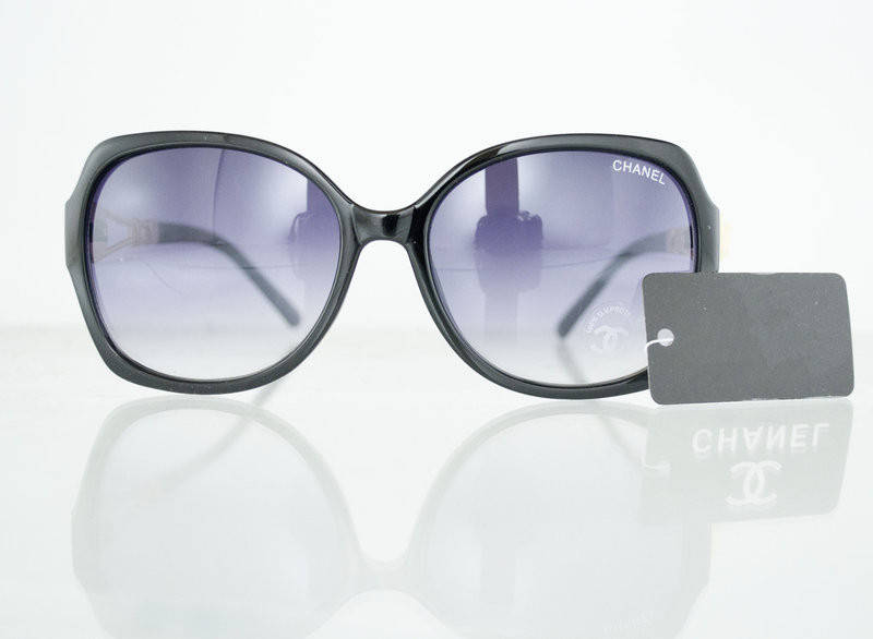 

Изящные овальные женские очки от солнца