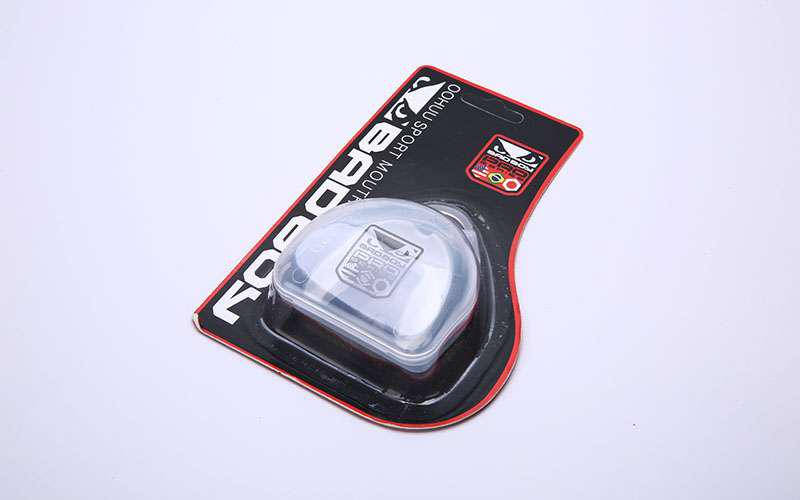 

Капа боксерская односторонняя (одночелюстная) двухкомпонентная в футляре BAD BOY BO-6006 (уп. блист)